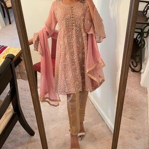 Pakistani dress / Indian / shalwar kameez